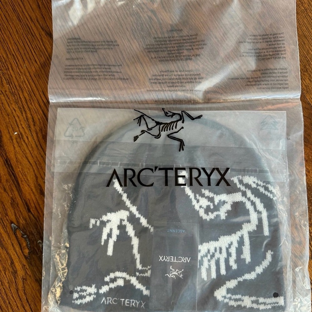 BRAND NEW ARCTERYX BEANIE